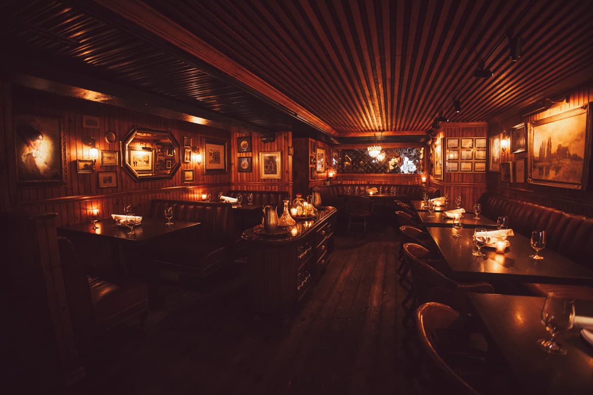 4 Charles Prime Rib interior